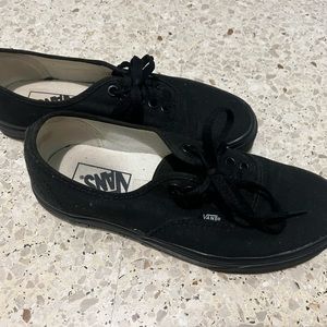 Shoes women Vans originals. Size number 8, color black.